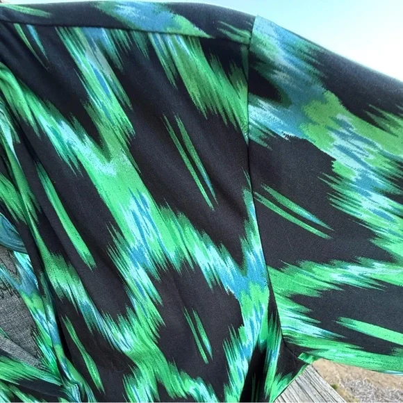 Scoop Black And Green Dress - Picture 7 of 16